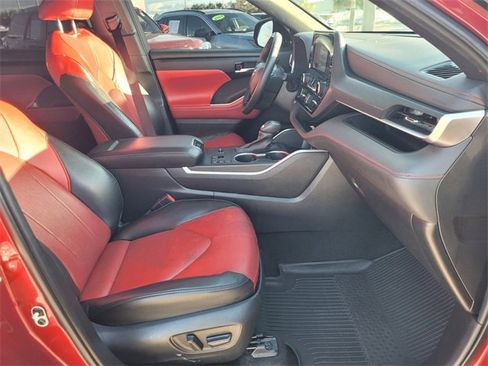 Used 2023 Toyota Highlander XSE image 15