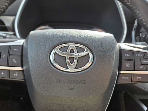 Used 2023 Toyota Highlander XLE AWD/4WD image 27