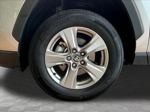 Used 2025 Toyota RAV4 XLE AWD/4WD image 34