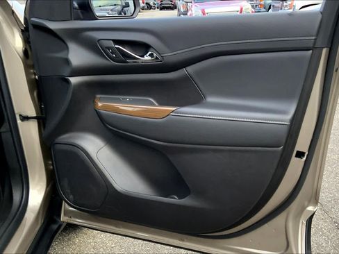 Certified 2023 GMC Acadia SLE w/ Driver Convenience Package image 20