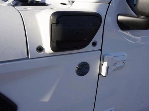 Used 2025 Jeep Wrangler Unlimited Sahara w/ Safety Group AWD/4WD image 15