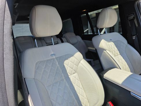 Used 2015 Mercedes-Benz GL 450 4MATIC w/ Parking Assist Package image 10