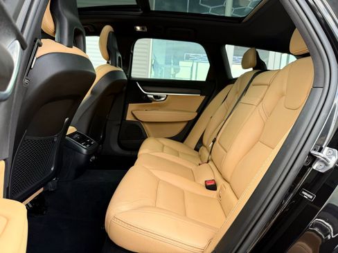 Used 2018 Volvo V90 T5 Cross Country w/ Convenience Package AWD/4WD image 22