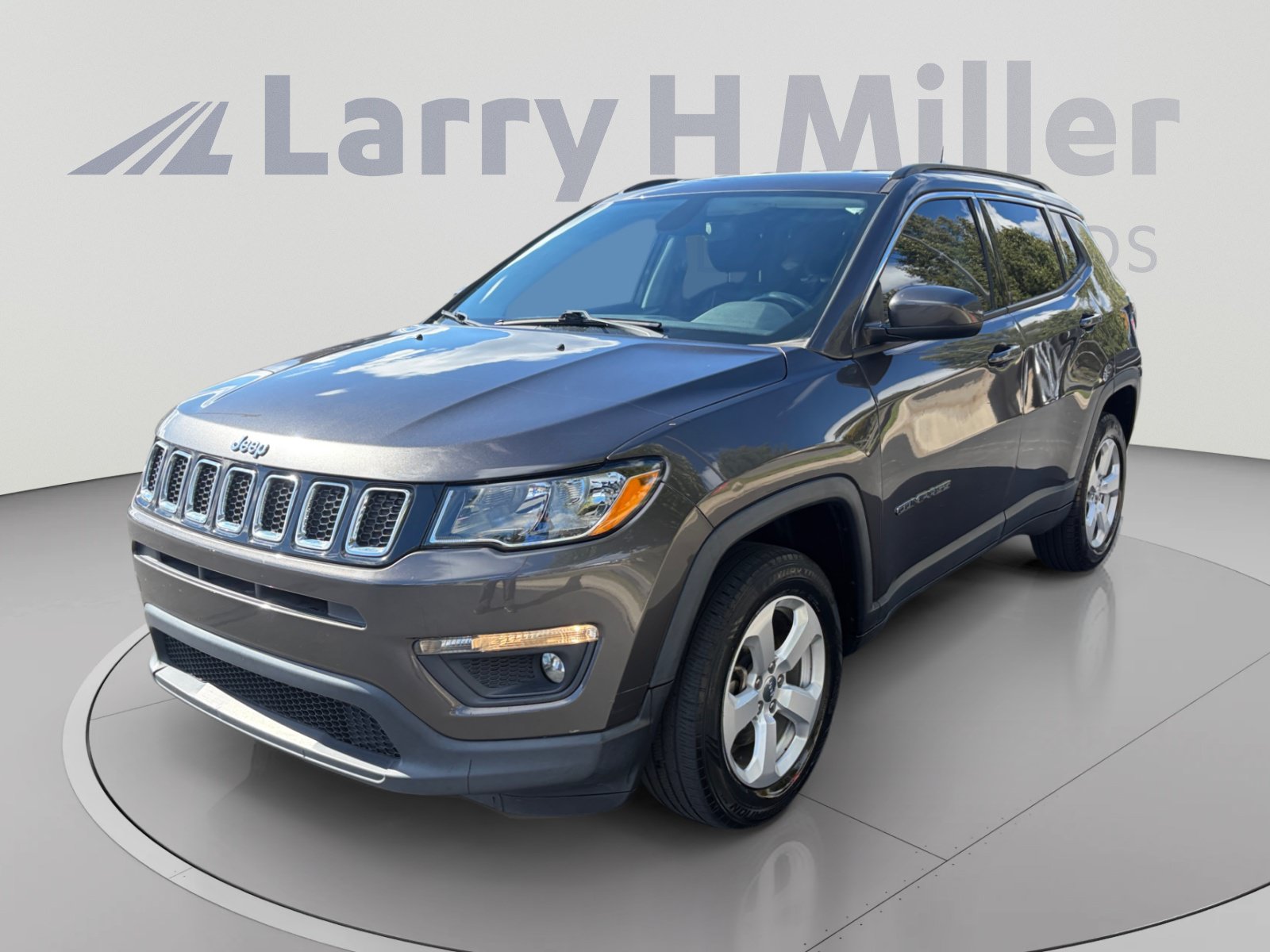Used 2018 Jeep Compass Latitude AWD/4WD image 1