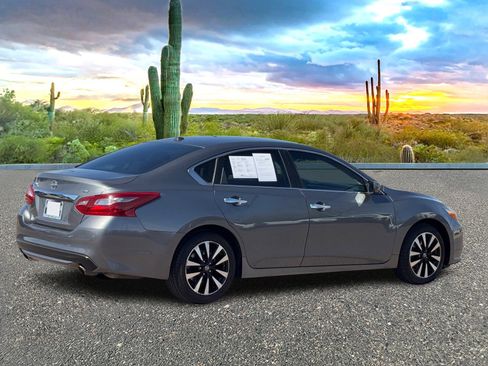 Used 2018 Nissan Altima 2.5 SV image 5