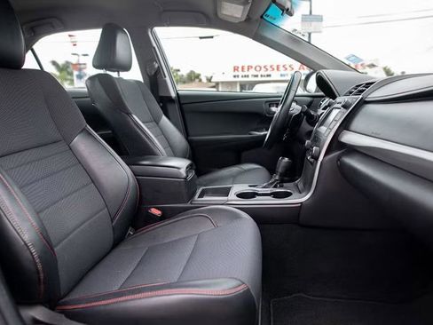 Used 2016 Toyota Camry SE image 13