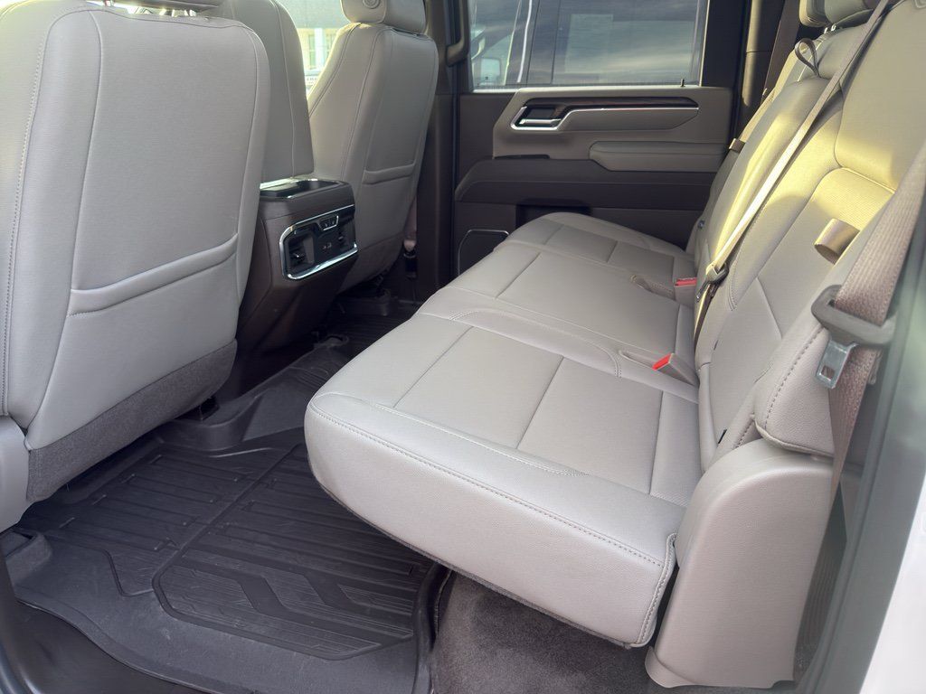 Used 2025 GMC Sierra 2500 SLT w/ SLT Premium Package AWD/4WD image 8