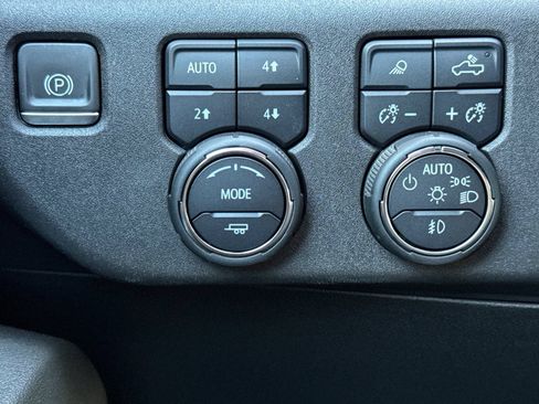 Used 2024 Chevrolet Silverado 2500 LTZ AWD/4WD image 29
