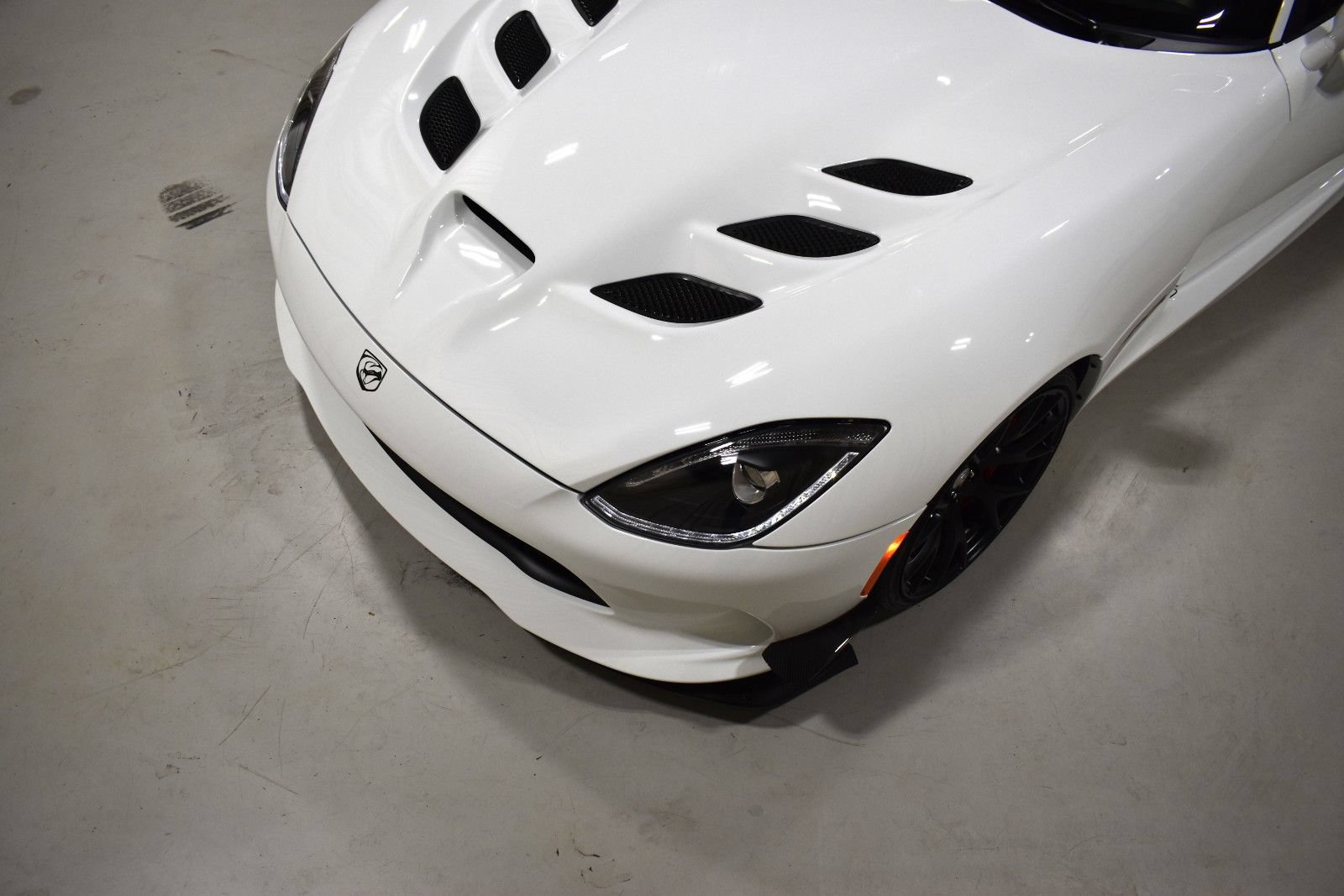 Used 2016 Dodge Viper ACR RWD image 8