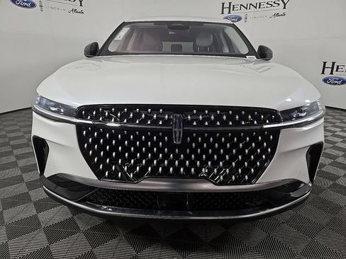 Used 2026 Lincoln Nautilus Premier AWD/4WD image 2