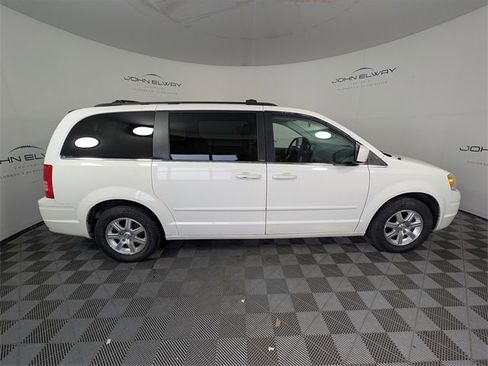 Used 2008 Chrysler Town & Country Touring image 6