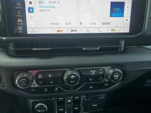 Used 2025 Jeep Gladiator Sport AWD/4WD image 5