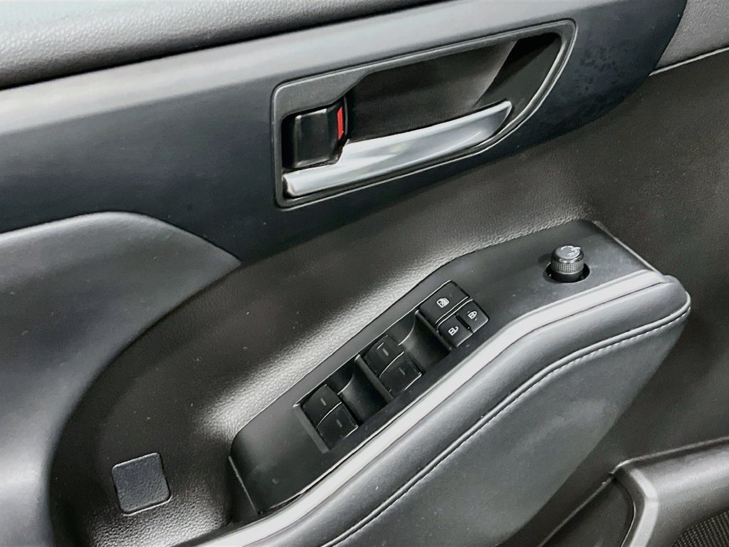 Used 2022 Toyota Highlander XLE FWD image 12