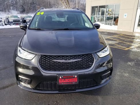 Certified 2024 Chrysler Pacifica Touring-L w/ Road Tripper Package image 2