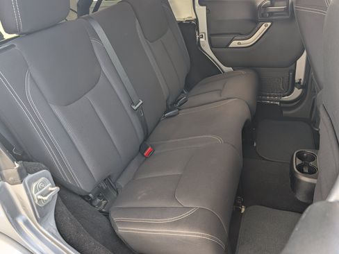 Used 2013 Jeep Wrangler Unlimited Sahara w/ Connectivity Group AWD/4WD image 19