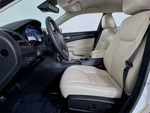 Used 2023 Chrysler 300 Touring L image 12