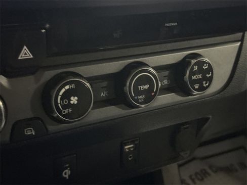 Used 2017 Toyota Tacoma TRD Sport image 15