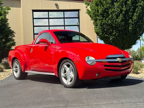 Used 2005 Chevrolet SSR w/ Preferred Equipment Group RWD image 8
