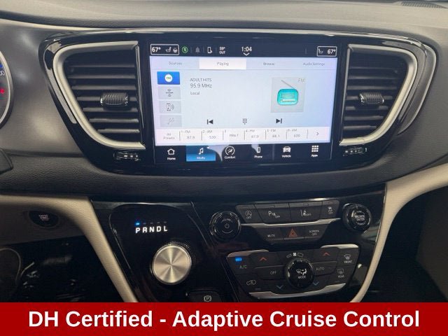 Used 2023 Chrysler Pacifica Touring-L FWD image 15