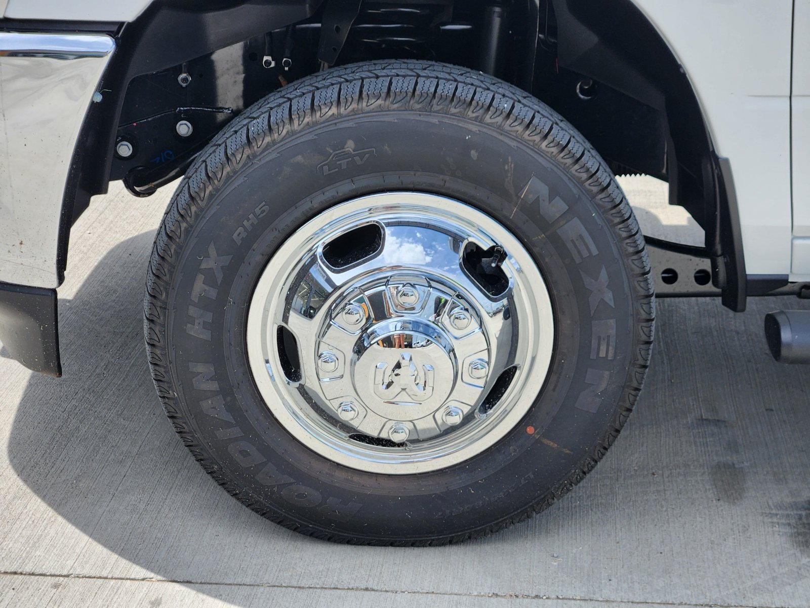 New 2026 RAM 3500 Tradesman AWD/4WD image 11