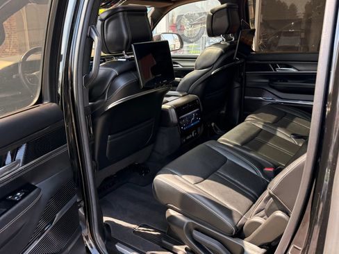 Used 2022 Jeep Grand Wagoneer Series II AWD/4WD image 11