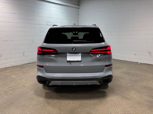 Used 2025 BMW X5 xDrive40i w/ M Sport Package AWD/4WD image 8