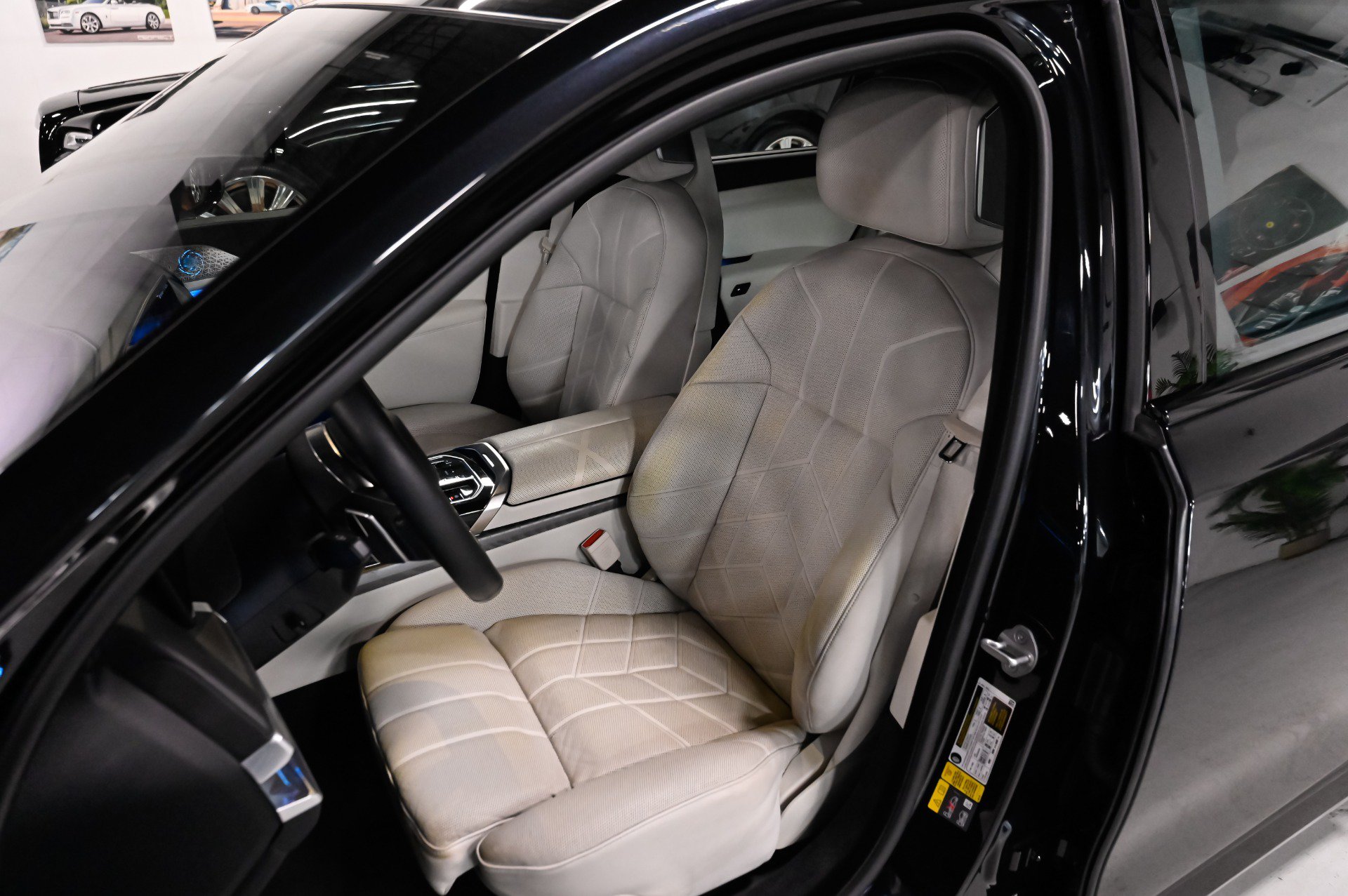 Used 2023 BMW i7 xDrive60 AWD/4WD image 6