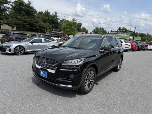 Used 2023 Lincoln Aviator AWD w/ Premium Package image 2