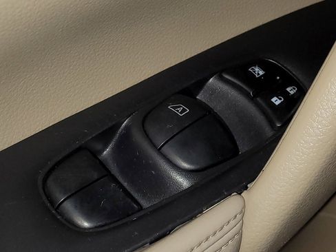 Used 2015 Nissan Rogue SV w/ SV Premium Package FWD image 27