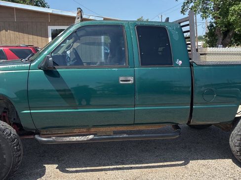 Used 1998 Chevrolet Silverado 1500 4x4 Extended Cab w/ Preferred Equipment Group 2 image 6