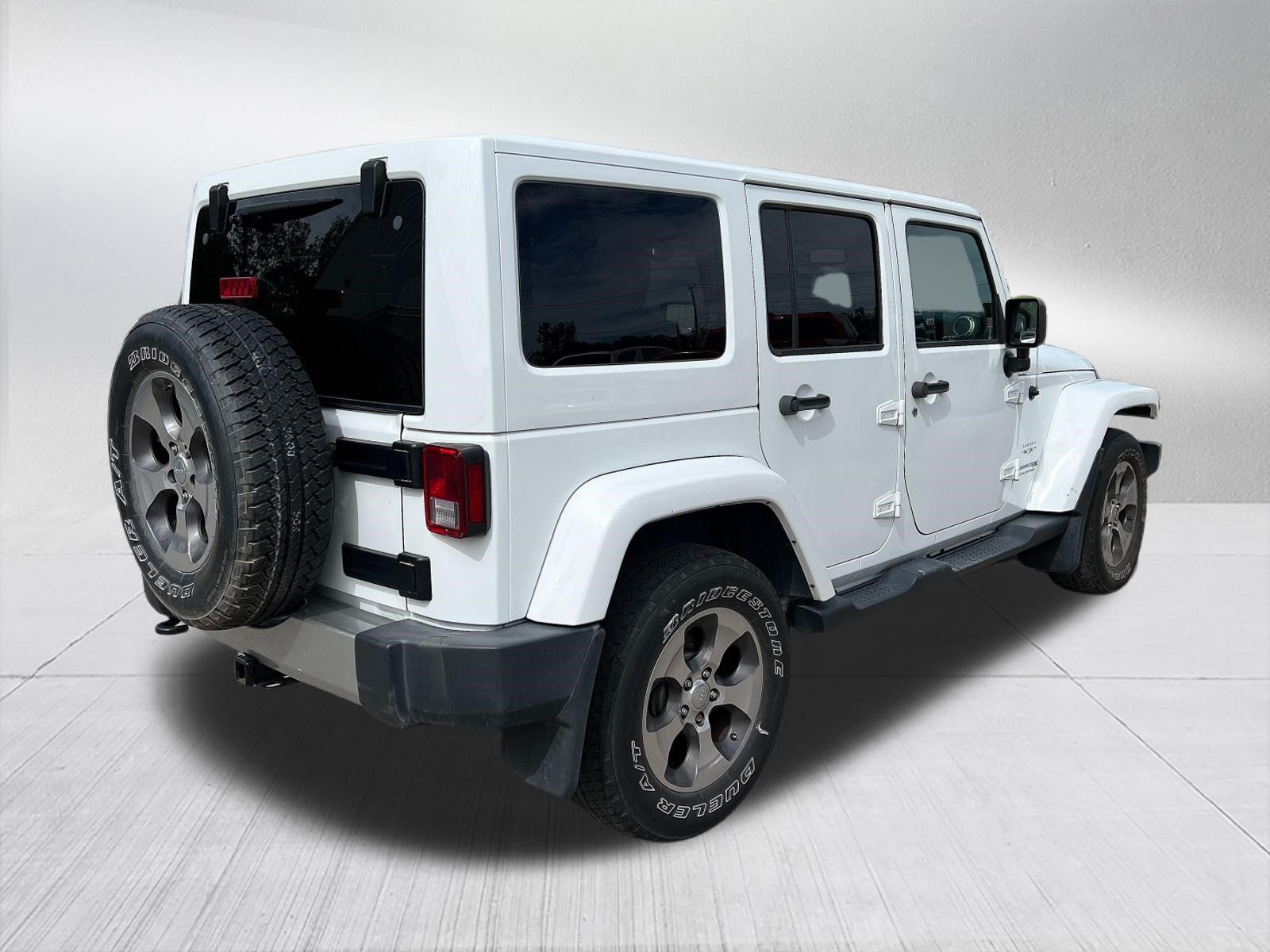 Used 2018 Jeep Wrangler Unlimited Sahara AWD/4WD image 6