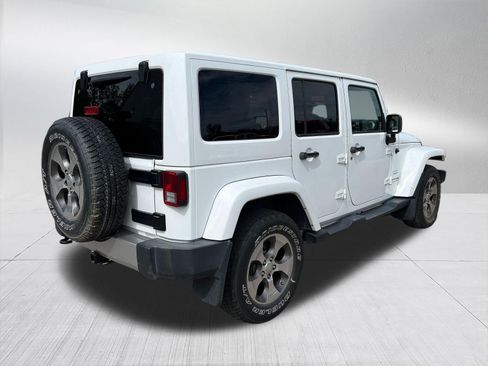 Used 2018 Jeep Wrangler Unlimited Sahara AWD/4WD image 6