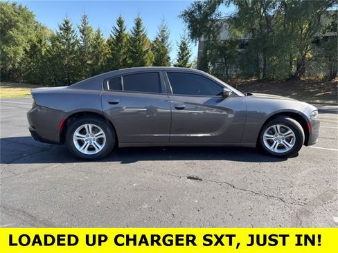 Used 2019 Dodge Charger SXT w/ Leather Interior Group image 4