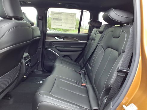 New 2026 Jeep Grand Cherokee Limited AWD/4WD image 8