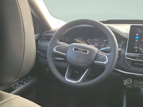 New 2026 Jeep Compass Latitude image 25