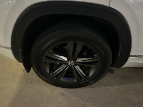 Used 2021 Volkswagen Atlas Cross Sport SE w/ Panoramic Sunroof Package image 21