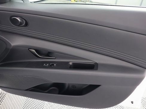 Certified 2025 Hyundai Elantra Sport image 27