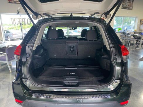 Used 2019 Nissan Rogue SV AWD/4WD image 17