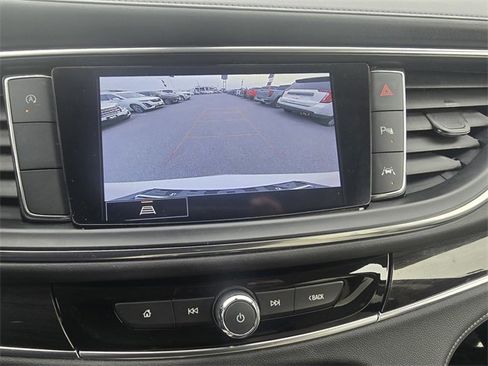 Used 2022 Buick Enclave Essence image 22