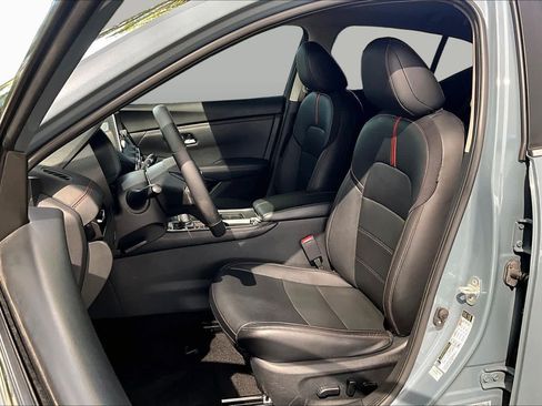 Used 2024 Nissan Sentra SR w/ SR Premium Package FWD image 8