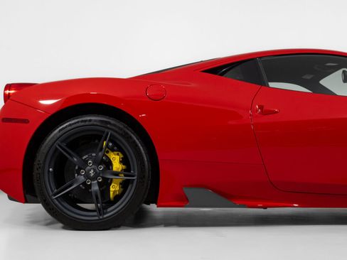 Used 2015 Ferrari 458 Speciale Coupe RWD image 17
