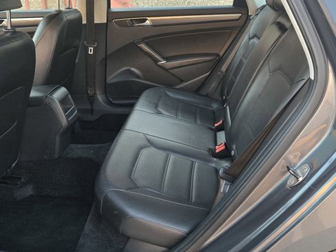 Used 2017 Volkswagen Passat 1.8T R-Line image 19