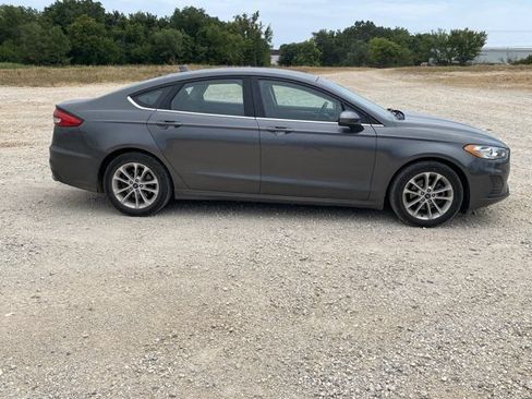 Used 2020 Ford Fusion SE FWD image 2