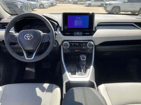 Used 2025 Toyota RAV4 XLE Premium image 20