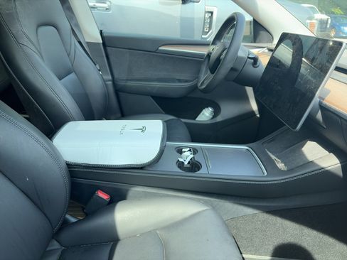 Used 2024 Tesla Model Y Long Range RWD image 4