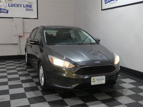 Used 2017 Ford Focus SE image 5