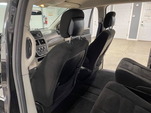 Used 2015 Dodge Grand Caravan SE w/ Quick Order Package 29E SE FWD image 12