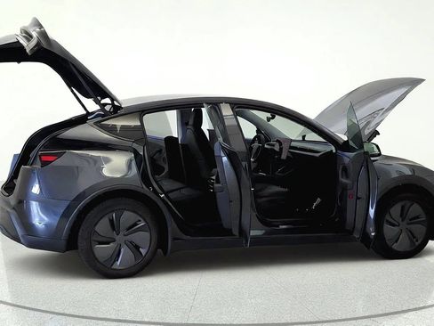 Used 2026 Tesla Model Y Long Range AWD/4WD image 12