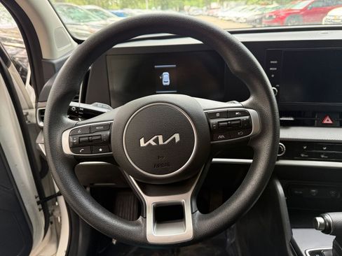 Used 2025 Kia Sportage LX FWD image 25