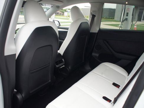 Used 2023 Tesla Model Y Performance AWD/4WD image 16